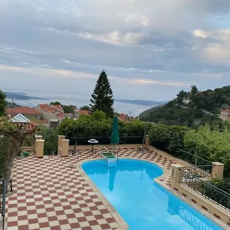 Tzitzifies Villa Kourouklata