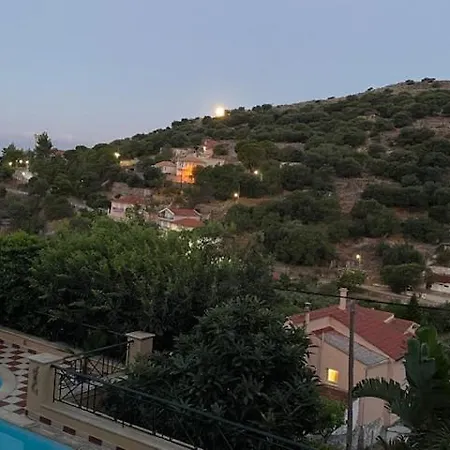 Tzitzifies *