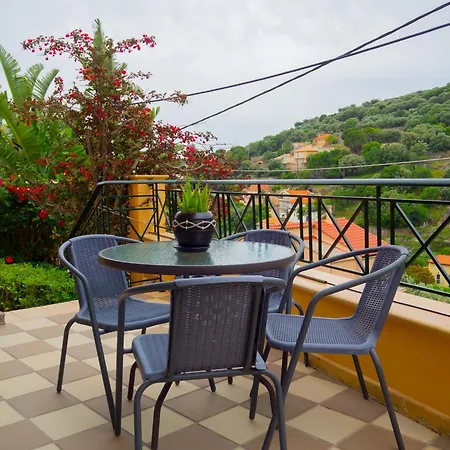 Tzitzifies Villa Kourouklata