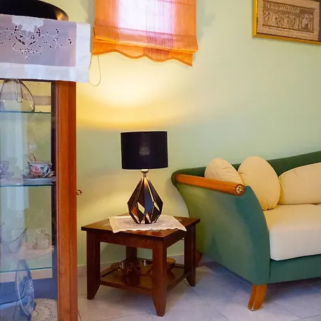 Tzitzifies Villa Kourouklata