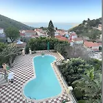 Villa Tzitzifies *