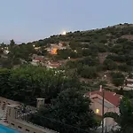Tzitzifies *