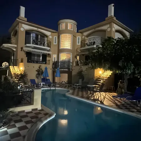 Willa Tzitzifies Kourouklata