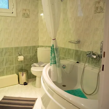 Tzitzifies Villa Kourouklata