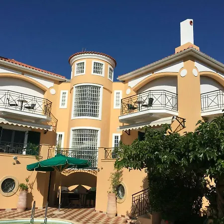 Villa Tzitzifies *